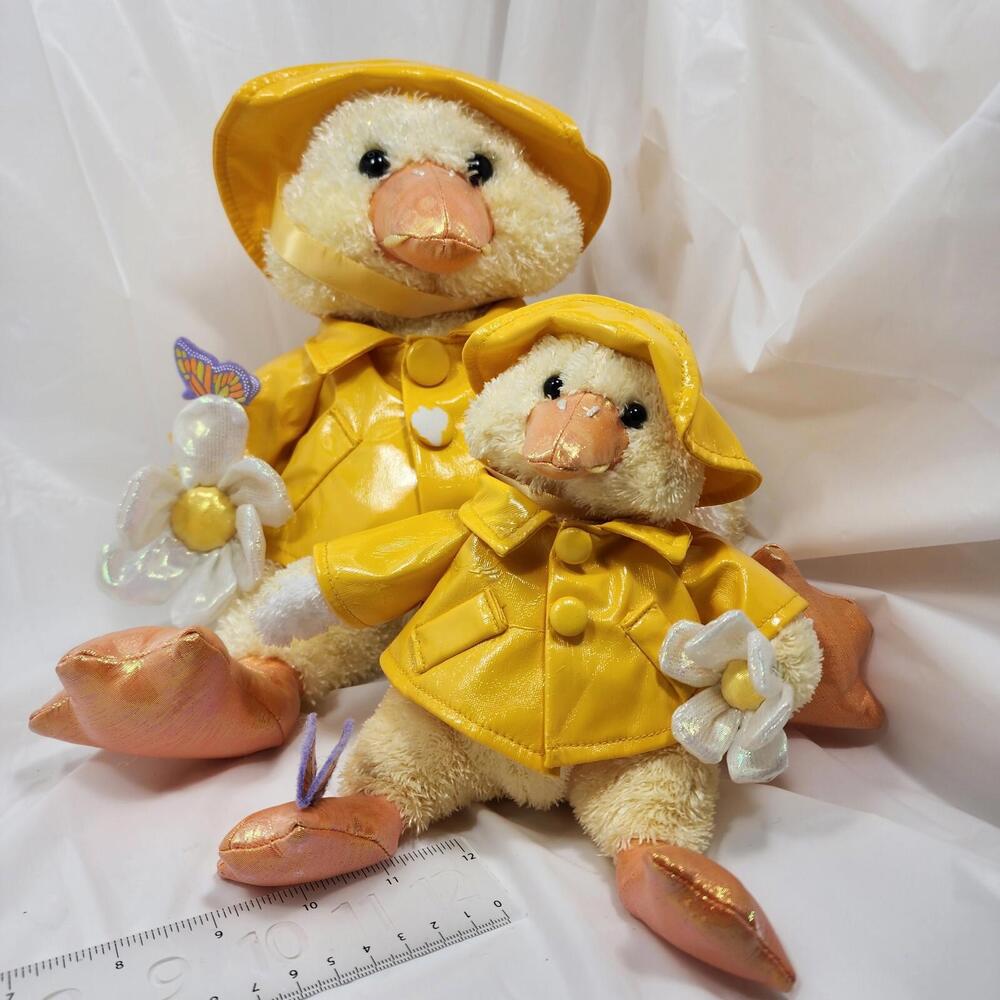 Vtg 2002 Commonwealth Mom & Baby Duck Plush Stuffed Animals Yellow Raincoat Hat